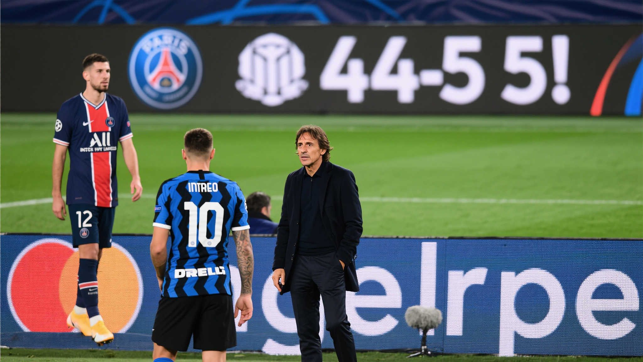 国际米兰在欧冠赛场上遭遇了一次近乎屈辱性的失败，在